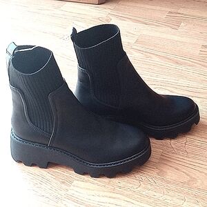 P. NEW DV, Dolce Vita ladies black boots, sz. 9